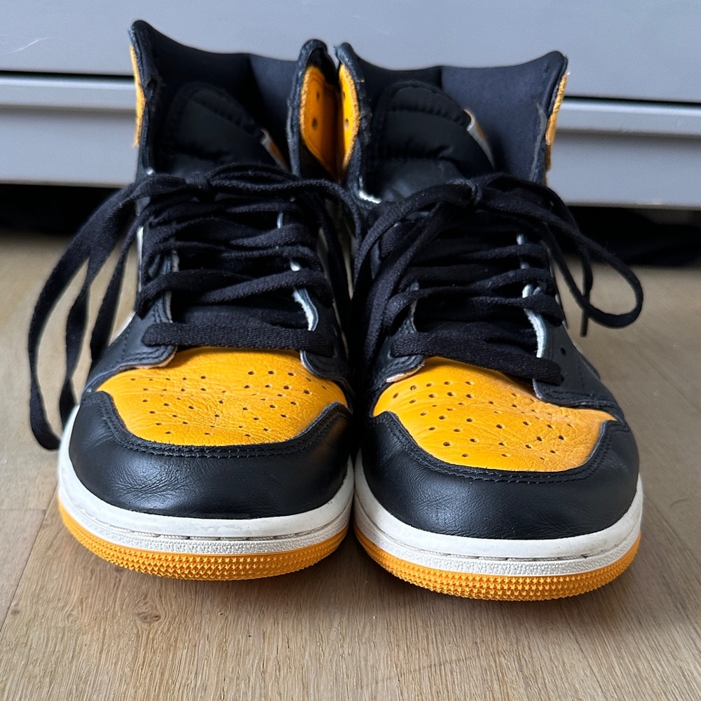 Jordan Mens Sneakers in Black and Yellow
